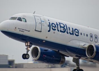 Amerikaans militair vliegtuig bijna-botsing met passagiersvliegtuig in Caribisch gebied