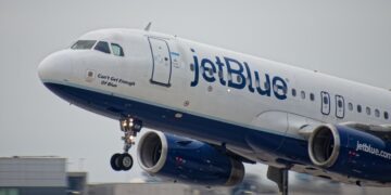 Amerikaans militair vliegtuig bijna-botsing met passagiersvliegtuig in Caribisch gebied