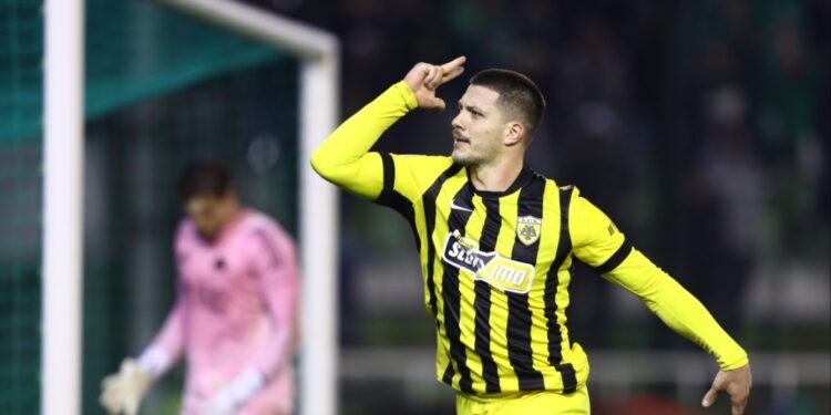 Marca eert AEK’s strijder Jovic met ‘buiging’