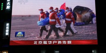 Shenzhou-20 keert zonder bemanning terug naar aarde voor inspectie.