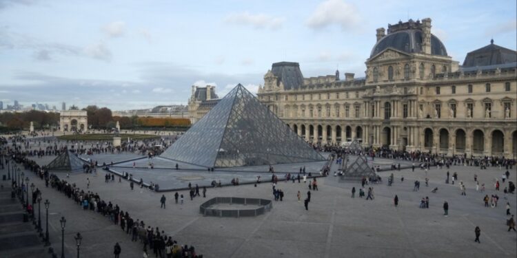 Gedeeltelijke opening van het Louvre na staking