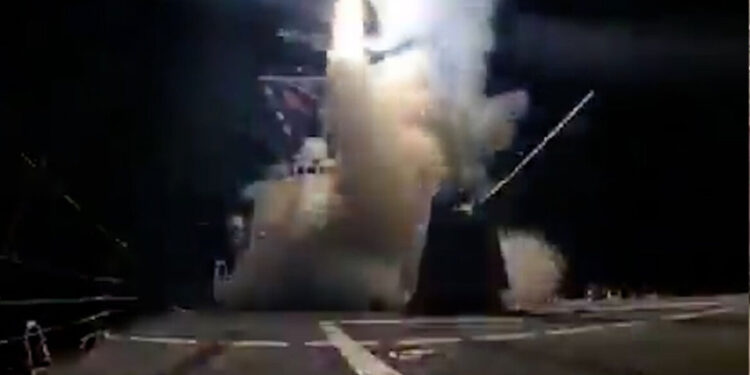 Trump bombardeert ISIS in Nigeria; vervolgde christenen bedanken hem.