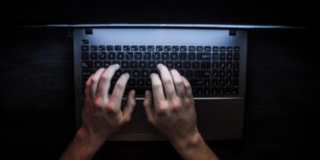 Wereldwijde websites crashen door Cloudflare-problemen, bedrijf bevestigt