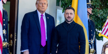 Trump en Zelensky ontmoeten elkaar in Florida, gesprek met Poetin eerder.