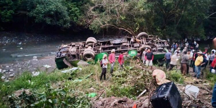 Tien doden en 32 gewonden bij busongeluk in Mexico