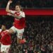 Arsenal wint penaltythriller en ontmoet Chelsea in halve finale League Cup