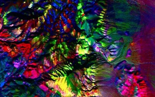 NASA zoekt kritieke mineralen vanaf 20 km hoogte met geavanceerde technologie.