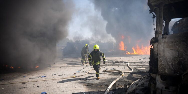 Russische aanval zet schip in brand in Odessa