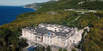 Poetins luxueuze paleis op de Krim: cryotherapiekamer en kunstmatig strand