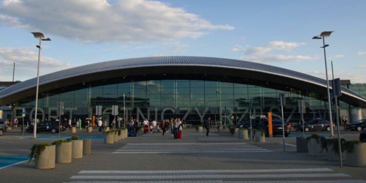 Twee Poolse luchthavens gesloten door Russische stakingen in Oekraïne