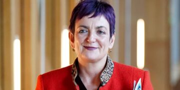 John Swinney steunt Angela Constance bij stemming over grooming gangs.