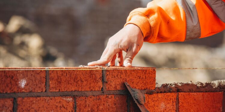 Jongeren kunnen voordelen verliezen door gebrek aan betrokkenheid bij nieuw hulpsysteem van £820m, waarschuwt overheid.