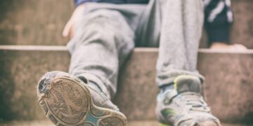 Nieuwe strategie tegen kinderarmoede roept gemengde reacties op.