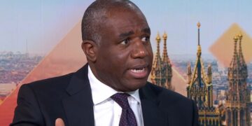 Gevangenis laat per ongeluk twee gevangenen vrij, nog steeds voortvluchtig