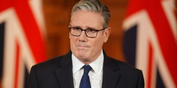 Labour-voorzitter verzekert dat Keir Starmer volgend jaar nog steeds premier zal zijn