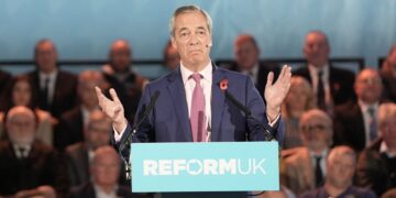 Schokkende beschuldigingen van racisme tegen Nigel Farage: invloed op kiezers?