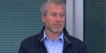 Tory schaduwminister beschuldigd van belangenverstrengeling in Abramovich zaak.