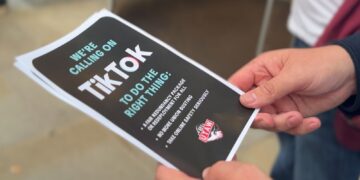 TikTok aangeklaagd vanwege censuur door moderators