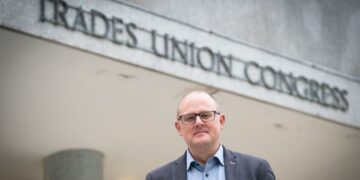 Steun voor werkers op Kerstdag, inclusief geestelijken, zegt vakbondsleider.