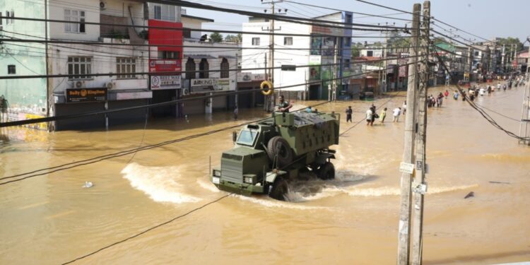 Rampzalige overstromingen in Azië eisen meer dan 1.000 levens en leger ingezet