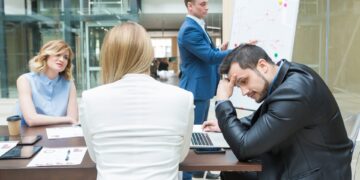 Gevaren van spookvakanties: werkend maar niet weg – de risico’s