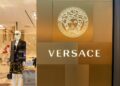 Prada voltooit overname Versace na maanden onderhandelen