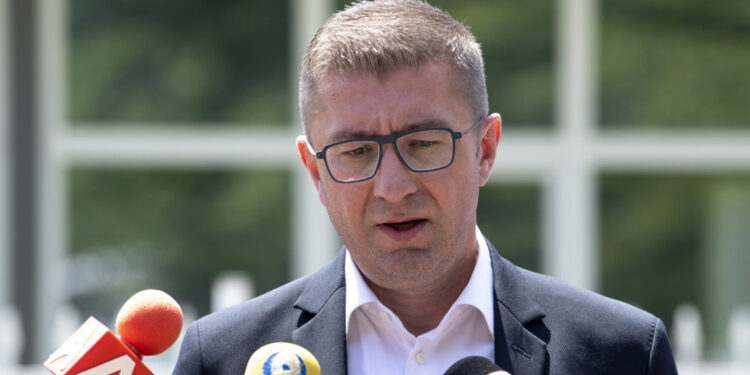Christian Mickoski herkozen als leider van rechtse VMRO-DPMNE in Noord-Macedonië