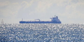 Revolutionaire Garde neemt olietanker in beslag vanwege ‘brandstofsmokkel’