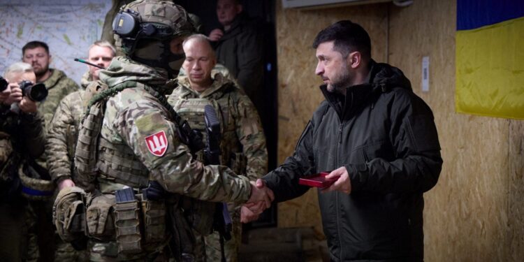 Zelensky stopt NAVO-ambities voor vredesakkoord met Rusland