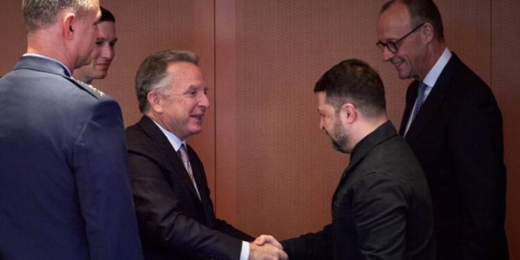 Zelensky bespreekt vredesplan met Witkoff-Kushner in Berlijn