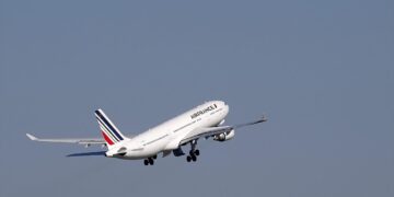 Air France Airbus maakt noodlanding vanwege brandlucht aan boord