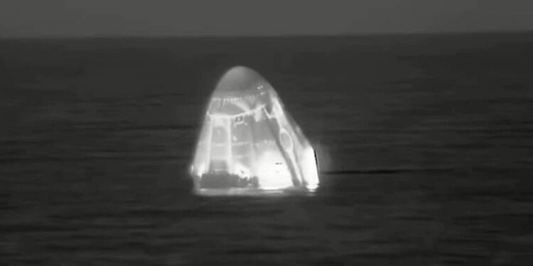 Astronauten ISS veilig terug na eerste noodlanding