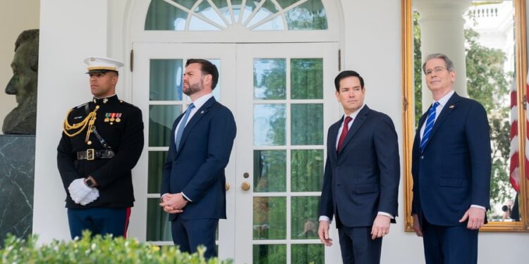 Het zwijgen van Jay De Vance: impact op bod zalving 2028.