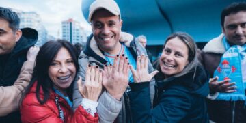 Fans van Celta Vigo schilderen nagels voor Borja Iglesias