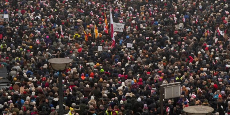 Denen demonstreren voor Groenlandse zaak in straten
