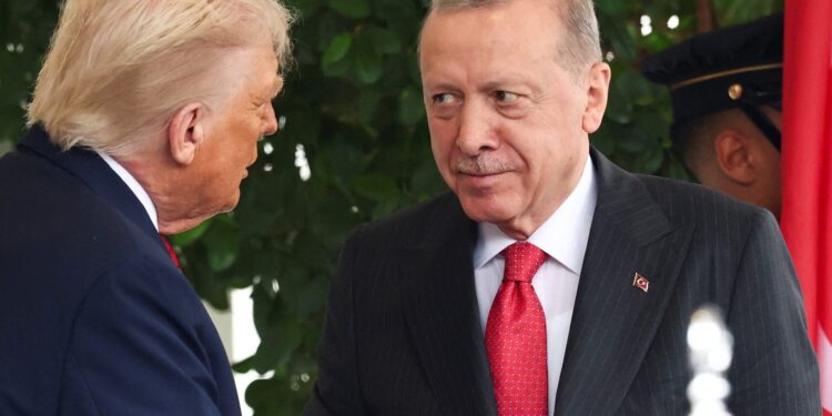 Telefoontje tussen Trump en Erdogan zorgt voor opschudding in internationale politiek