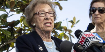 Eva Schloss, halfzus van Anne Frank, overlijdt op 96-jarige leeftijd