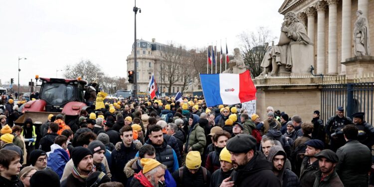 Franse boeren rijden met tractoren naar Parijs: wat is de reden?