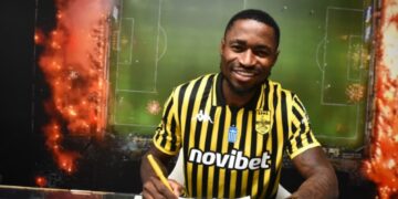 Martin Hongla officieel gepresenteerd bij AEK Athene