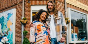 Dennis van dierenwinkel terug op tv, verliefd en schuldenvrij.