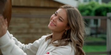 Indy verloor haar moeder door femicide op 8-jarige leeftijd, vergeet haar stem.