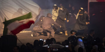 Londen en Lissabon veroordelen geweld tegen protesten in Iran.