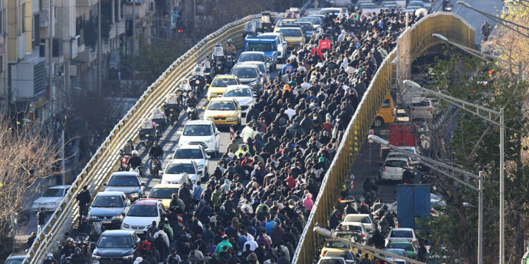 Opstand in Iran: volk tegen ayatollahs, drie doden en scheuren in regime