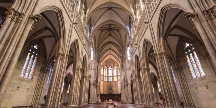 Katholieke Kerk compenseert slachtoffers seksueel misbruik in Spanje.