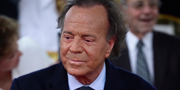 Justitie behandelt klachten seksuele intimidatie tegen Julio Iglesias