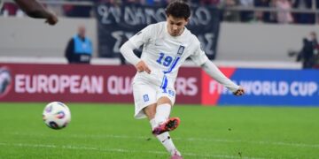 Chelsea wil Karetsis halen op verzoek van Rosinior, volgens Engelsen