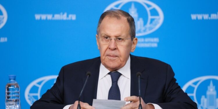 Rusland zoekt diplomatieke oplossing voor Oekraïne, Westen ondermijnt onderhandelingen.