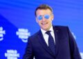 Macron’s ‘Top Gun’-zonnebril in Davos zorgt voor sociale media sensatie