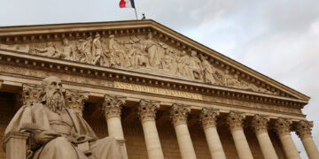 Frankrijk zonder begroting: minister sluit gebruik artikel 49.3 niet uit