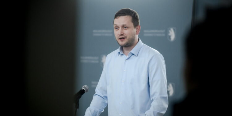 Groenlandse premier waarschuwt voor mogelijke militaire dreiging vanuit de VS